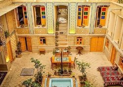 آشنایی با شماری از معروف ترین اقامتگاه های بومگردی شیراز