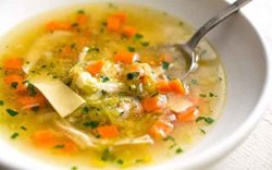 مصرف سوپ جو با سیر و پیازچه؛ راهی برای درمان سرماخوردگی عادی