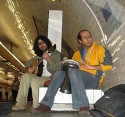 محمد بحرانی در متروی پاریس + عکس