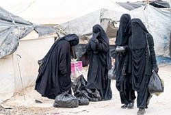 زندان مرگ و اردوگاه زنان داعش + عکسها