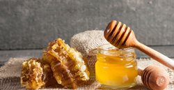 مصرف عسل به کاهش سردی بدن و کم خونی کمک می کند