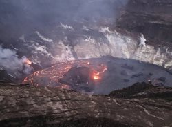 نمایی نزدیک از آتشفشان هاوایی + عکس