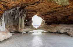 غارهای یخی بیفیلد؛ زیبایی وصف ناپذیر در آمریکا