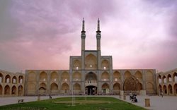 واگذاری فرزند خواندگی بناهای تاریخی یزد به صنایع برای اولین بار