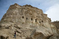 قلعه و غارهای تاریخی خربس قشم؛ دیدنی بی نظیر در جنوب ایران