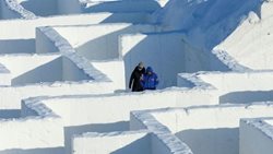 ساخت بزرگترین پیچ و خم برفی جهان در کانادا + عکس