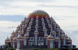 عمارت گنبدی عجیب در اندونزی + عکس
