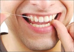 استفاده از نخ دندان قبل از مسواک یا بعد از آن؟