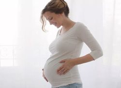 چه عوامل محیطی در دوره بارداری به جنین آسیب می رسانند؟