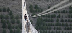افتتاح زیپ لاین و پل معلق در پارک مشاهیر کورد سنندج + عکسها