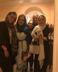 نرگس محمدی به همراه مادر و خواهر و همسرش + عکس