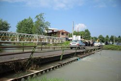 عملیات اجرایی پروژه بازسازی پل خمام رود سنگر شروع شد