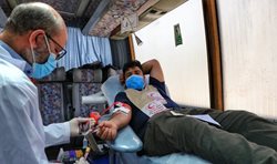 اهدای خون در اتوبوس + عکسها