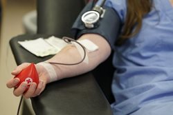 آیا اهدای خون میزان آنتی بادی افراد واکسینه شده را کاهش می دهد؟