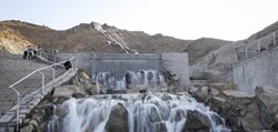 بلندترین آبشار مصنوعی ایران در کوه پارک مشهد + عکسها
