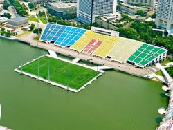 بزرگترین و خاص ترین زمین فوتبال شناور جهان در سنگاپور + عکس