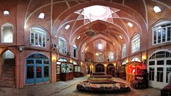 300 مکان بازار تاریخی تبریز به دکه تبدیل شده اند