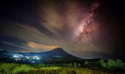 کوه آتشفشانی سینابونگ در اندونزی + عکس