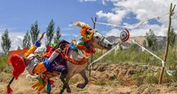 مسابقه اسب سواری به مناسبت برداشت محصول در تبت + عکس