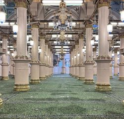 مسجدی باشکوه در مدینه که 2104 ستون دارد