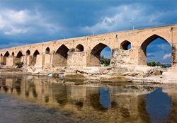 تفاهم نامه مرمت و بازسازی پل باستانی دزفول منعقد شد