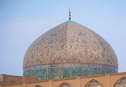 ارائه توضیحاتی درباره آخرین تصمیمات پیرامون مرمت گنبد مسجد شیخ لطف الله