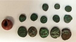 کشف 13 عدد سکه در بازرسی از یک منزل مسکونی در خمینی شهر