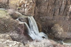 آبشار آرانا یکی از زیباترین جاذبه های طبیعی زنجان است