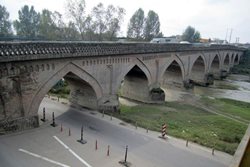 شورای ترافیک بابل تردد از زیر پل تاریخی محمدحسن خان را ممنوع کرد