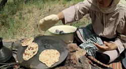 پخت نان تورته سنتی دیرینه در خراسان شمالی است