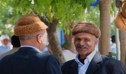 بافت کلاه کرکی از هنرهای دستی کهن استان خراسان شمالی است