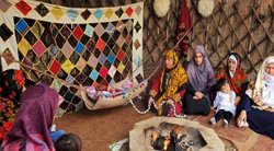 هودی لالایی مادران ترکمن شکل دهنده هویت کودکان است
