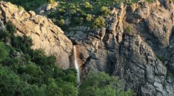 آبشار گویله یکی از جاذبه های طبیعی کردستان است