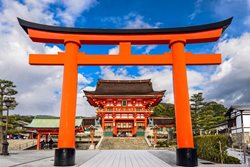 معبد فوشیمی ایناری یک زیارتگاه مهم در جنوب کیوتو است