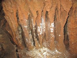غار نباتی ندوشن یکی از غارهای زیبای استان یزد است
