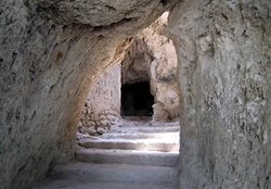 غار نیاسر یکی از جالب ترین جاذبه های طبیعی ایران است