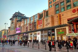 خیابان وانگ فوجینگ یکی از جالب ترین جاذبه های گردشگری پکن است