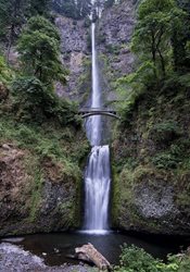 آبشار مولتنومه یکی از خیره کننده ترین آبشارهای جهان به شمار می رود