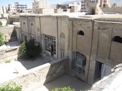 بزرگترین بنای قاجاری کازرون در مسیر خروج از فهرست ملی قرار دارد