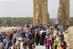 تخت جمشید از پربازدیدترین اماکن گردشگری فارس در نوروز است