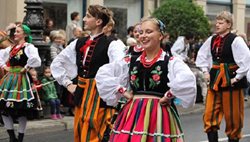 آشنایی با تعدادی از زیباترین لباس های سنتی کشورهای اروپایی
