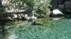 چشمه آب معدنی کوه زنبیل یکی از جاذبه های دیدنی ارومیه است