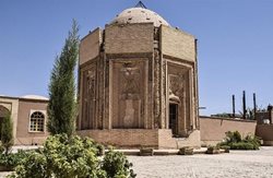 مقبره خواجه اتابک یکی از دیدنی ترین جاذبه های گردشگری کرمان است