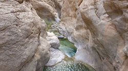 آبشارهای سیمک یکی از بهترین جاذبه های طبیعی کرمان به شمار می رود