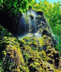 آبشار سیاسرت یکی از زیباترین جاذبه های طبیعی رامسر به شمار می رود