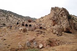 قلعه سه کسان یکی از قلعه های تاریخی استان ایلام است
