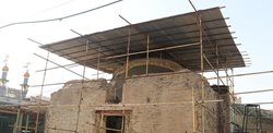 خطر ریزش کامل بنای تاریخی بقعه سید ابورضا را تهدید می کند
