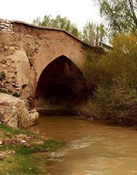 پل زرامین یکی از پل های تاریخی استان همدان به شمار می رود
