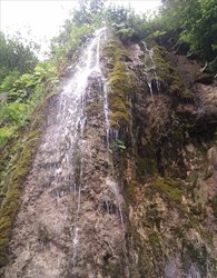 آبشار امدوا یکی از جاذبه های طبیعی استان مازندران است