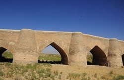 پل فرسفج یکی از پل های دیدنی استان همدان به شمار می رود